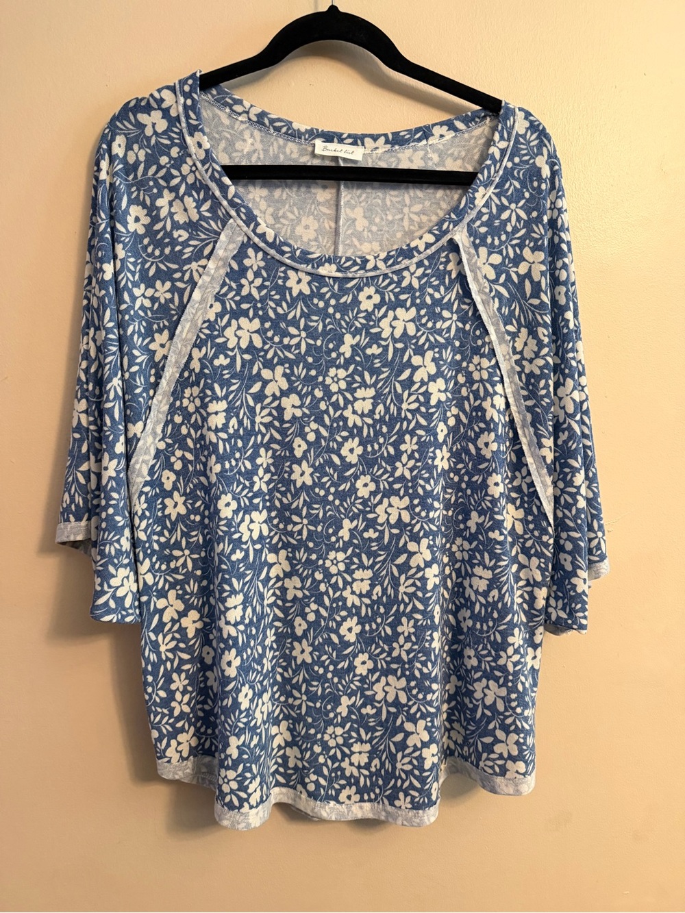 BUCKETLIST Blue and White Floral Scoop-Neck Short Sleeve Top